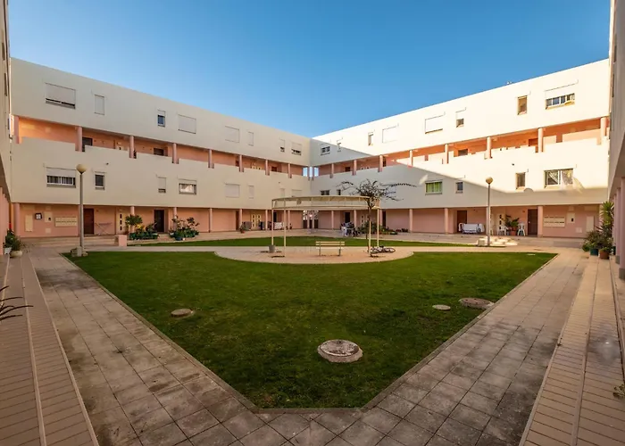 #012 Family Apartment Quiet Area & Comfort Апартаменты *